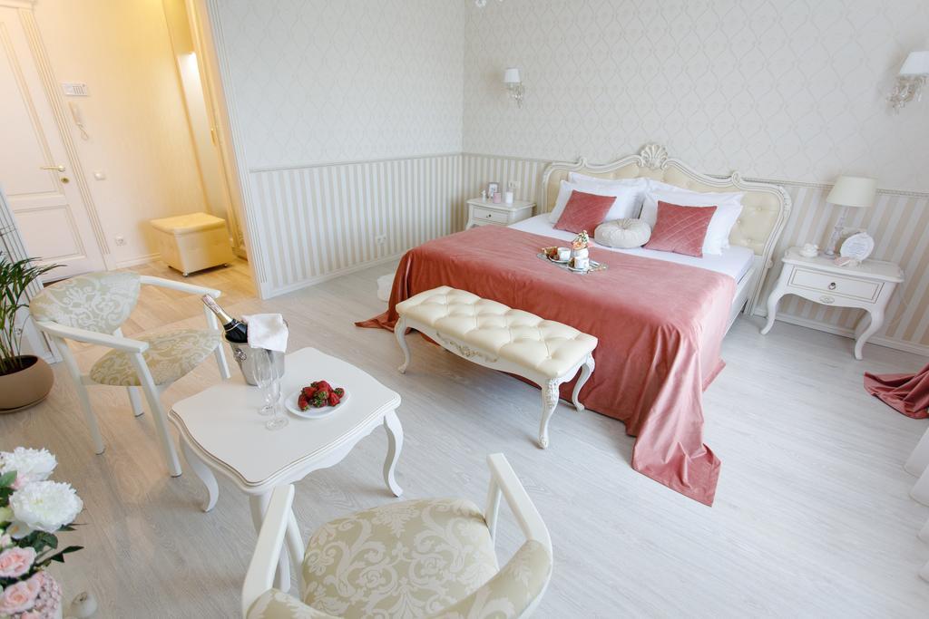 Royal Suite Apartment With Jacuzzi 수미 외부 사진